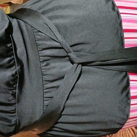 Candies Silky Black Open Back Ruffled Short Sleeve Blouse Sz M - Picture 13 of 16